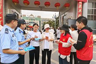 谢鹏飞本场数据：1进球2助攻，26次丢失球权，评分8.8全场最高